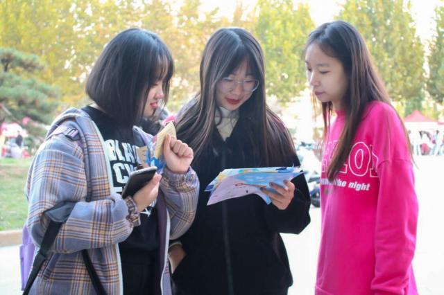 相关阅读攒动的人群……无一不传达着同